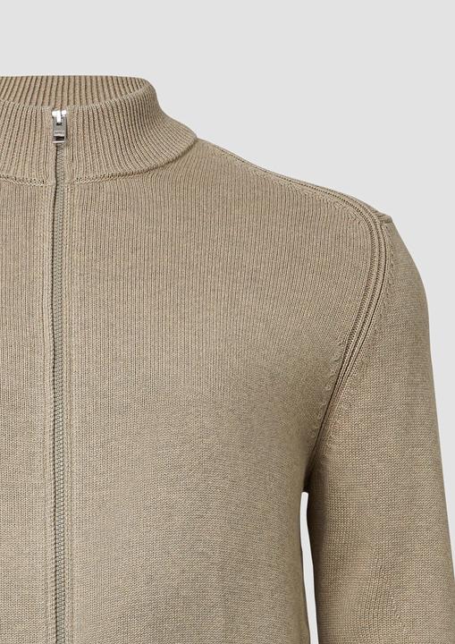 Produktbild s.Oliver Strickjacke Baumwoll-Strickjacke mit Stehkragen und Logo-Patch (5XL, XXL)