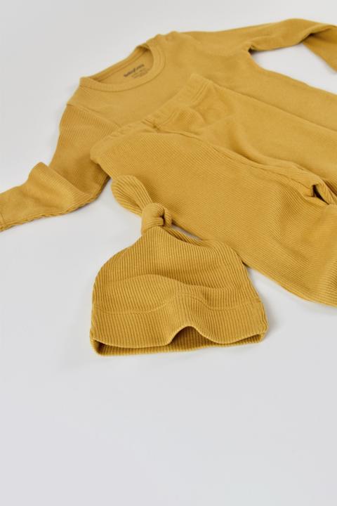 Immagine prodotto BabyCosy Set. Pantaloni. Maglietta a maniche lunghe. Cappellino (74)