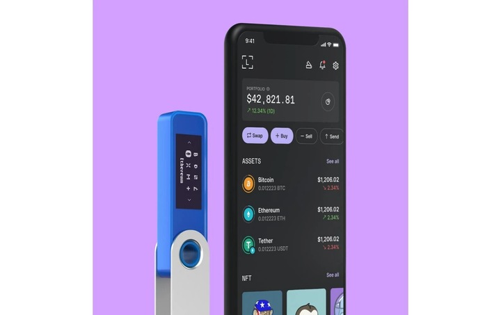 Produktbild Ledger Nano S Plus - Blau (Bitcoin, Ethereum Classic, Expanse, Dogecoin, Dash, Litecoin, Decred)