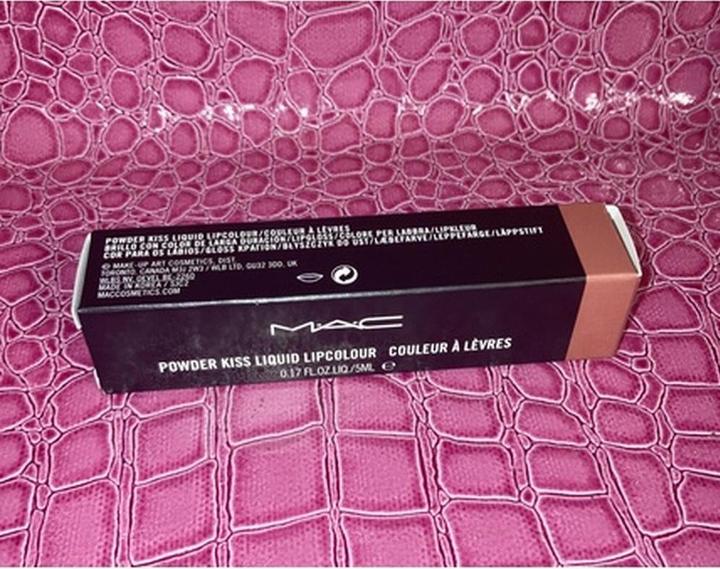Produktbild MAC Cosmetics Powder Kiss Liquid Lipcolour (996 Date-Maker)