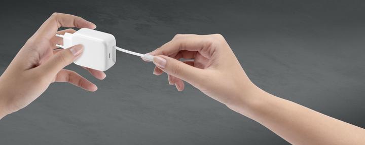 Actual product image Cellularline Retractable Power 65W (65 W, 2 ports)