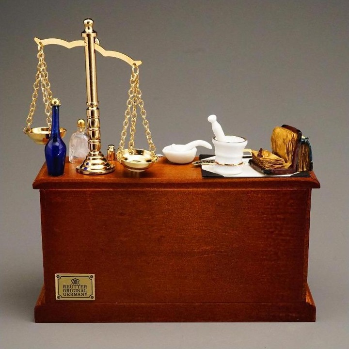 Produktbild Reutter 001.861/7 - Apothekertisch, Miniatur