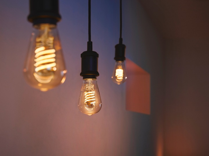 Immagine prodotto Philips Hue Tonalità Bianco BT (E27, 7 W, 550 lm, 1 x, G)