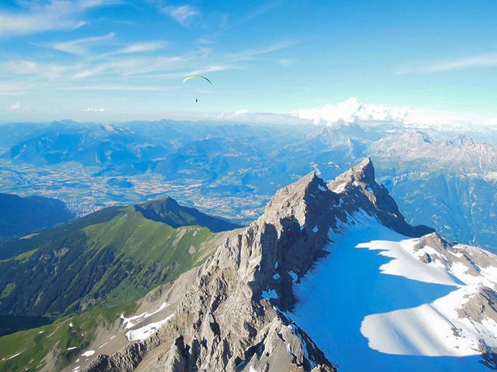 Produktbild Smartbox Sensationeller 30-minütiger Gleitschirmflug im Val-d'Illiez, Kanton Wallis (1 Pers.)
