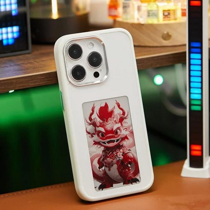 Produktbild PhoneLook Hülle E-Ink Display DIY mit NFC-Technologie für persönlicher Foto-Hintergrund (Apple iPhone 15 Pro Max)