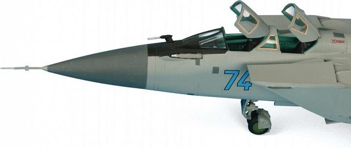 Actual product image Carson 1:72 MIG-31 Soviet Interceptor