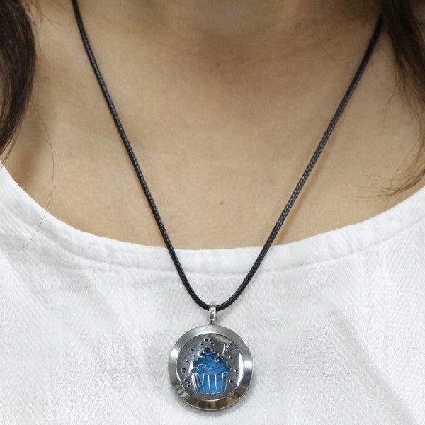 Produktbild Zen Arôme Duft-Schmuck Halskette mit Anhänger No.55 für Ätherisches Öl, Parfum (Edelstahl, Leder)