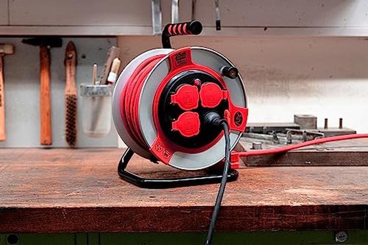 Image du produit REV Cable reel EX 25 m H07RN IP44 3000W with sanding contact outdoor 4 earthed sockets red (25 m)