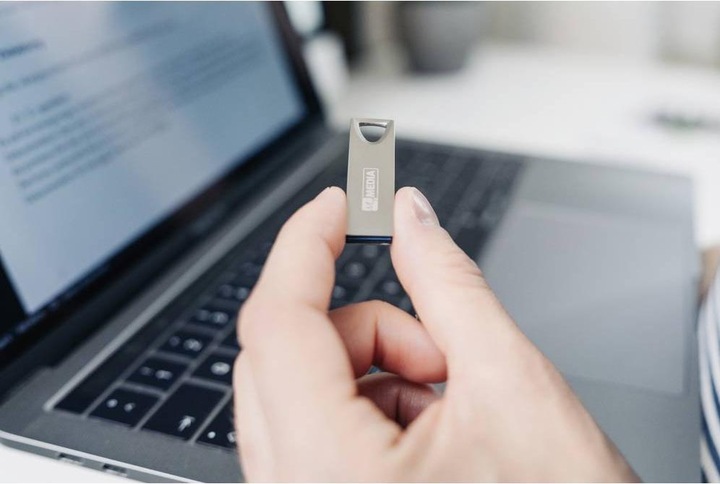 Image du produit MyMedia Clé USB 3.2 64 Go, type A, My Alu, argentée (64 Go, USB-A, USB 3.2)