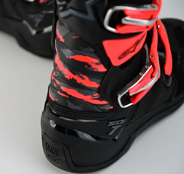 Produktbild Troy Lee Designs ALPINESTARS / TLD TECH 7 noir-rouge 42 (42)