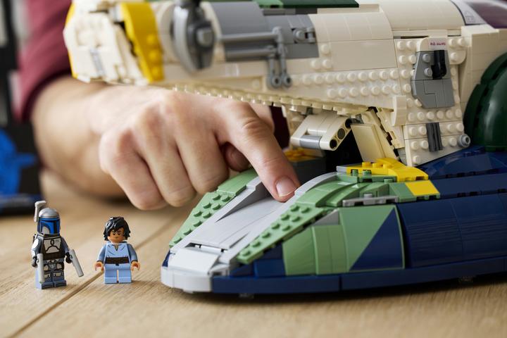Actual product image LEGO Jango Fett's Firespray-class starship (LEGO Star Wars)