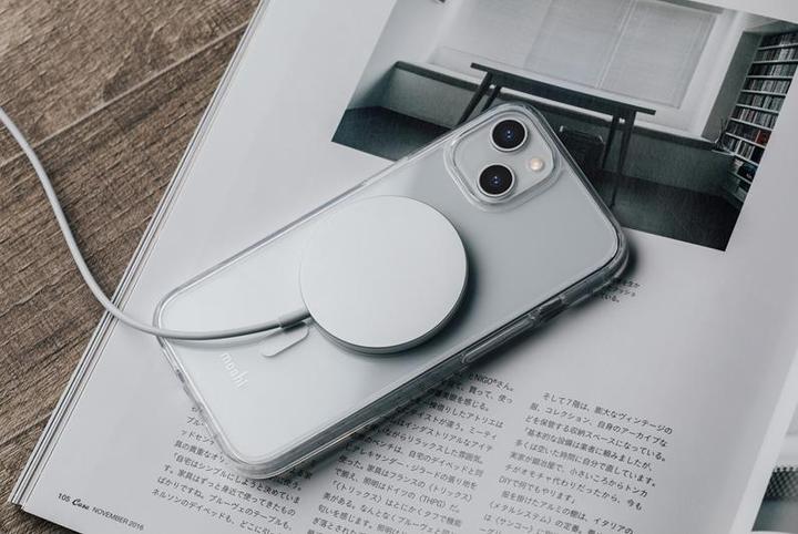 Actual product image Moshi Arx Clear Slim Hardshell Case (MagSafe) for iPhone 13 - Clear (Apple iPhone 13)