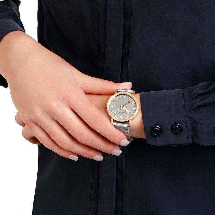Actual product image Mondaine Classic - von der Natur inspiriert - Ip Gold (Analogue wristwatch, 36 mm)
