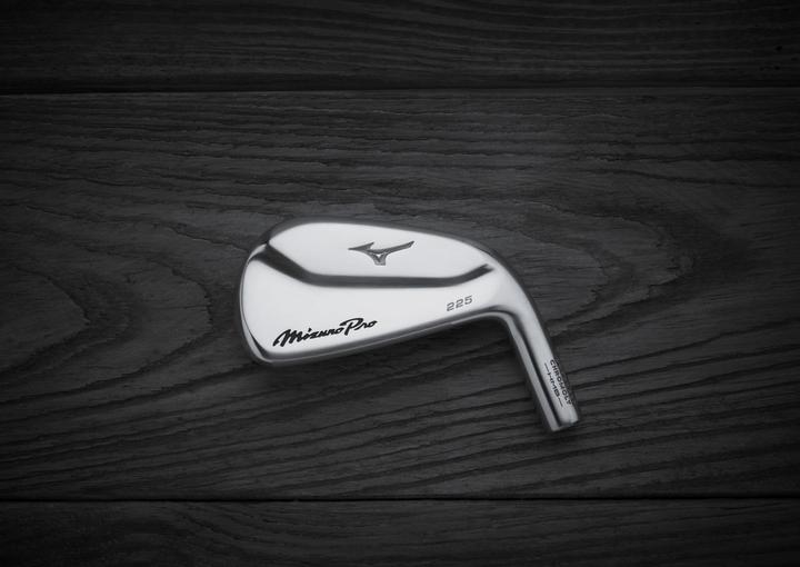 Actual product image Mizuno Pro 225 (Right-handed)