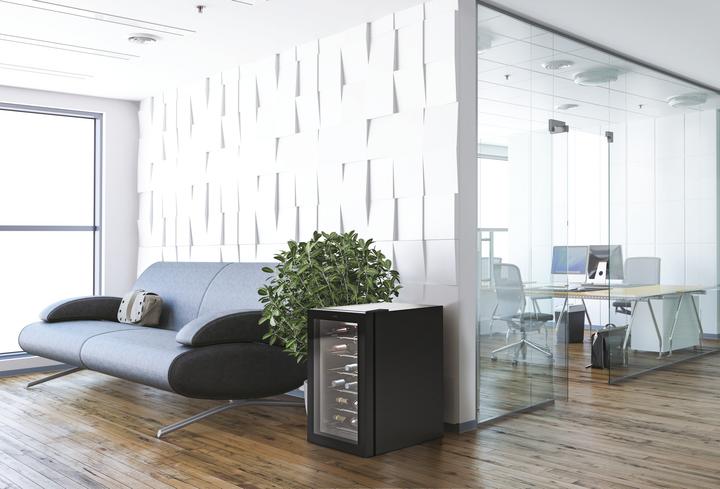 Image du produit Candy CWC 021 M/NF Cave à vin avec compresseur Installation gratuite Noir 21 bouteilles/bouteilles