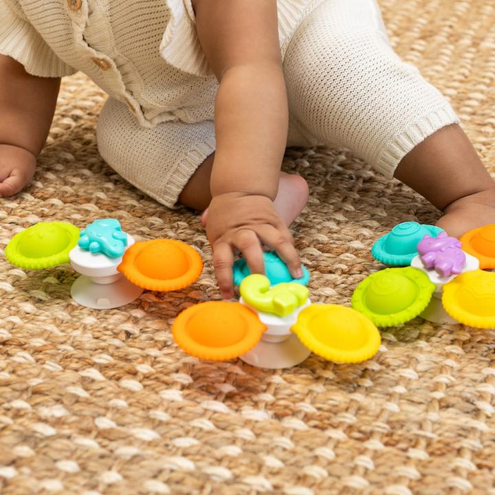 Actual product image Infantino Spinner-Badespielzeug aus Silikon mit Saugnapf, ab 6 Monate, Mehrfarbig, 3er-Set
