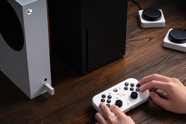 Image du produit 8bitdo Lite SE 2.4G Wireless (Xbox Series X, Xbox Series S, Xbox One X, Xbox One S, Windows)