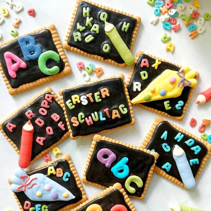 Actual product image Super Streusel Drip Cake Glasur Schwarz