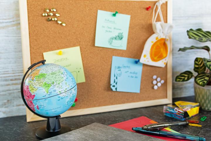 Productafbeelding Idena Prikbord 90x60cm met accessoires (Prikbord, 90 x 60 cm)