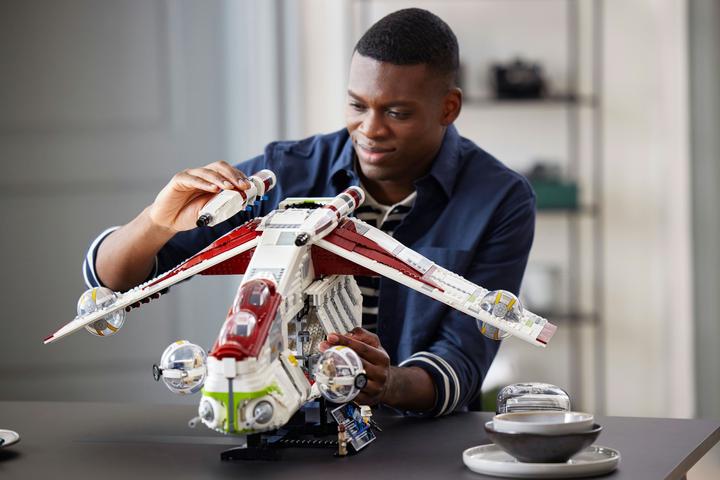 Actual product image LEGO UCS Republic Gunship (75309, LEGO Rare Sets, LEGO Star Wars)
