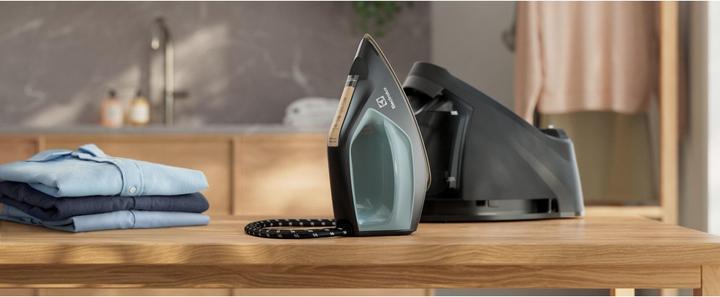 Actual product image Electrolux Iron E8ST2-8OG (2400 W, 110 g/min)