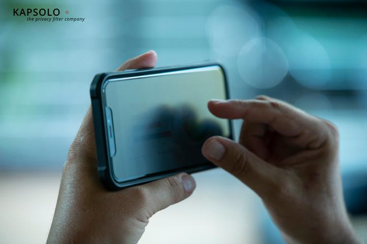 Actual product image Kapsolo 4-way privacy filter self-adhesive for HTC U12 Plus - Smartphone - Frameless (20 Piece, HTC U12+)