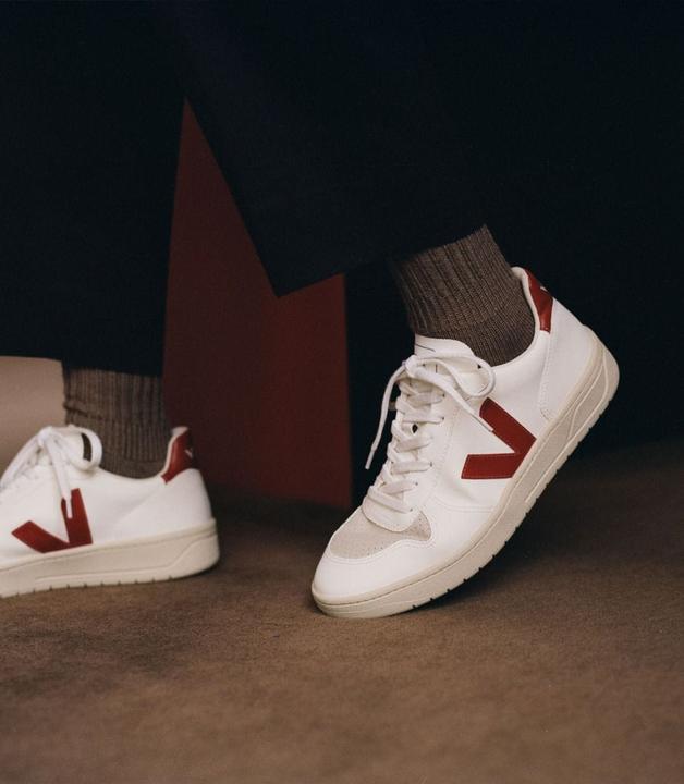 Actual product image Veja V-10 (40)