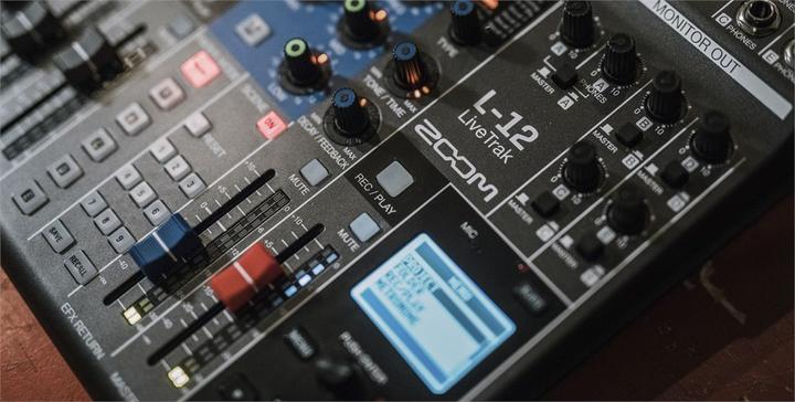 Actual product image Zoom L-12 LiveTrak (Studio- and Livemixer)