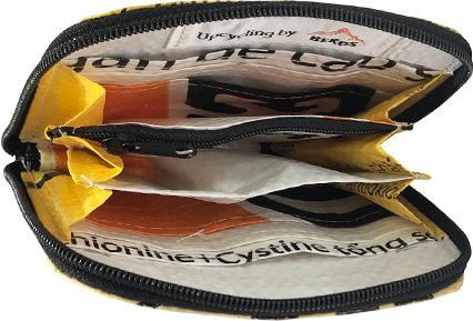Produktbild Bekos Upcycling - praktische Geldbörse mit Reissverschluss aus recycelten Fischfuttersäcke hellgelb