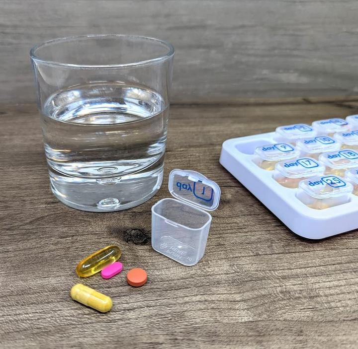 Produktbild Cbx Tablettenbox Monat – 31 Tage – Pillenbox für täglichen Gebrauch