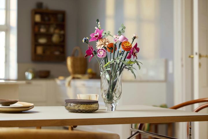 Image du produit LEGO Schöner Rosafarbener Blumenstrauss (10342, LEGO Icons, LEGO Botanical)