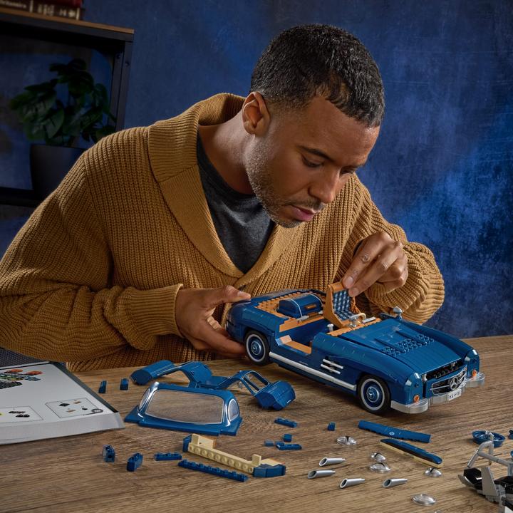 Actual product image Mattel Brick Shop Premium Series Mercedes-Benz 300 SL