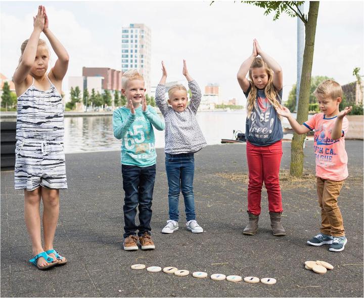 Actual product image BS Moves! (English, German, 2 - 8 Players)