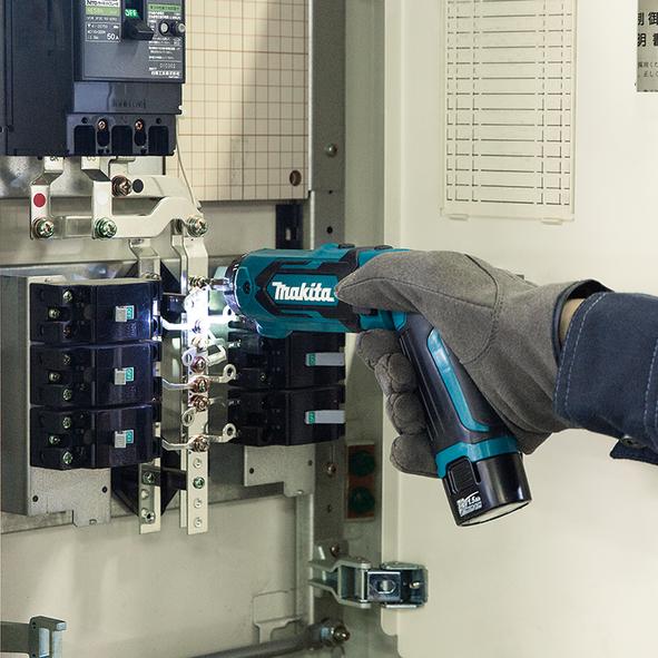 Actual product image Makita Screwdriver (Rechargeable battery operated)