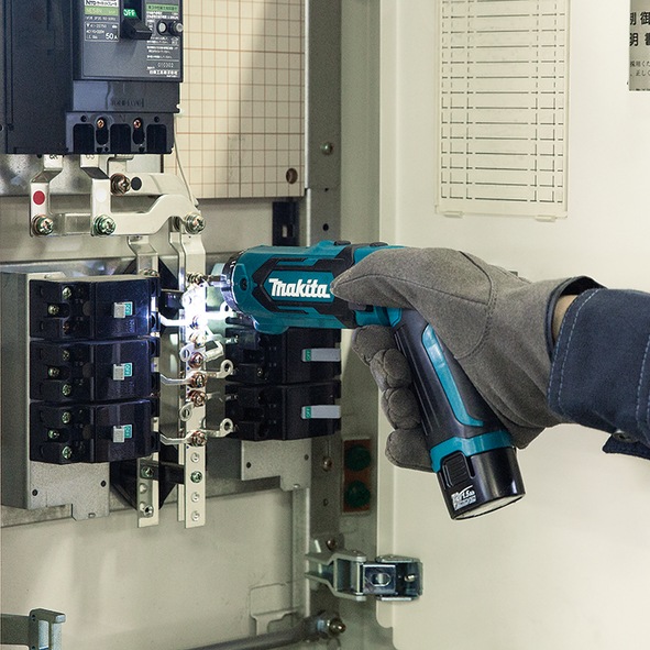 Actual product image Makita Screwdriver (Rechargeable battery operated)