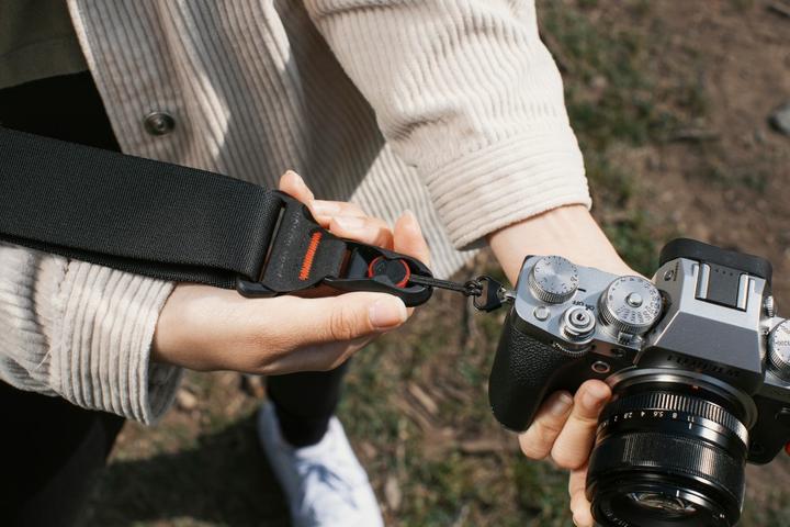 Actual product image Peak Design Slide (Neck belt, Shoulder strap, Wrist strap)