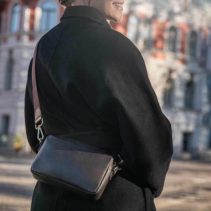 Produktbild Aarni Crossbody Bag -olkalaukku, musta, kultainen vetoketju