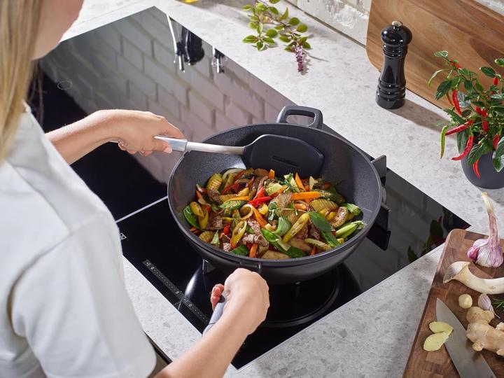 Produktbild Fissler Ceratal Comfort Wokpan, 32cm orbit black (Aluminium, 32 x 10.50 cm)