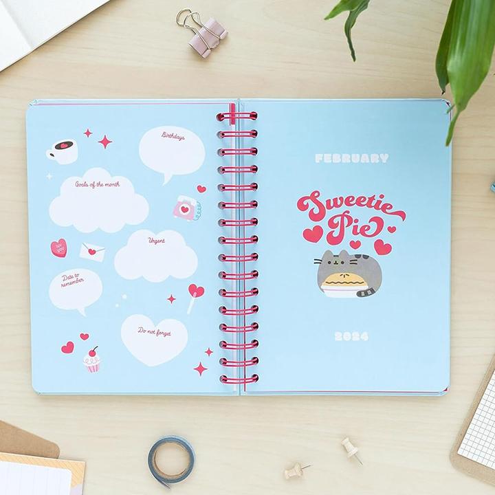 Actual product image Pusheen - Calendar / weekly planner 2023/2024 from the Purrfect Love collection (14.8 x 21 cm) (A5, Spanish, French, Italian, English)