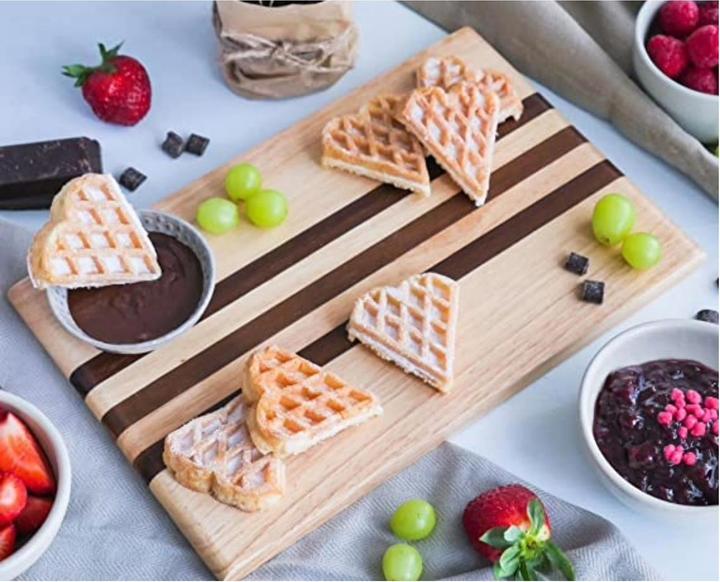 Produktbild Continenta Gummibaum Schneidebrett m. Streifen aus Akazie, 26x16.5 cm