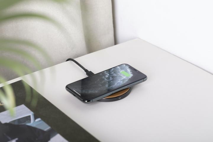 Actual product image Native Union Drop Leather (10 W)