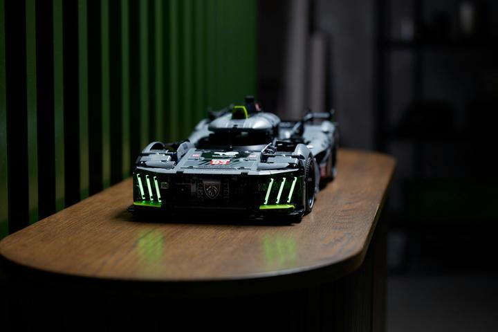 Produktbild LEGO Peugeot 9X8 24H Le Mans Hybrid Hypercar (42156, LEGO Technic)