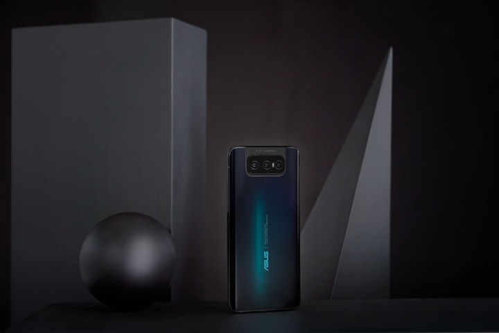Image du produit ASUS Zenfone 7 (128 Go, Aurora Black, 6.67", Double SIM, 64 Mpx, 5G)