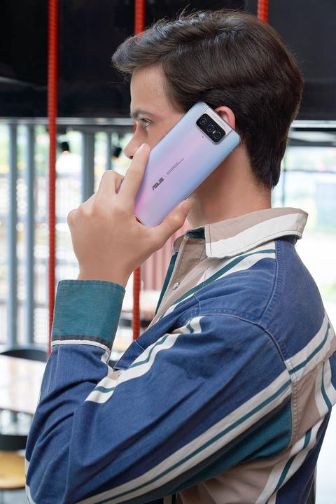 Actual product image ASUS Zenfone 7 Pro (256 GB, Pastel White, 6.67", Dual SIM, 5G)
