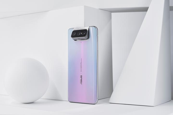Actual product image ASUS Zenfone 7 Pro (256 GB, Pastel White, 6.67", Dual SIM, 5G)