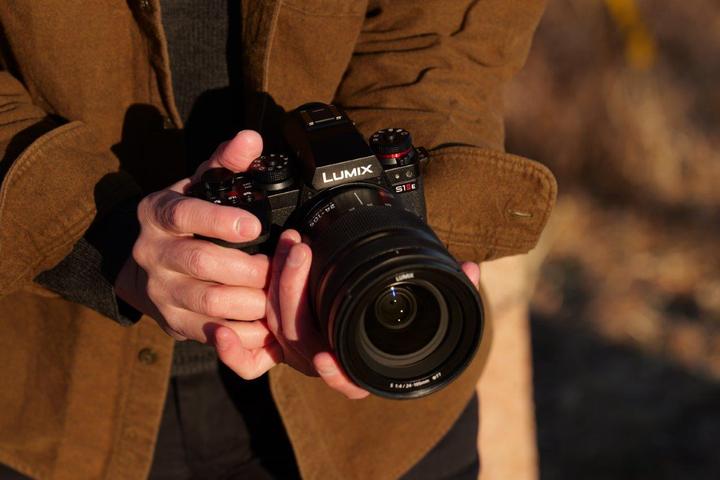 Produktbild Panasonic Lumix S1IIE (24 - 105 mm, 24.20 Mpx, Vollformat)