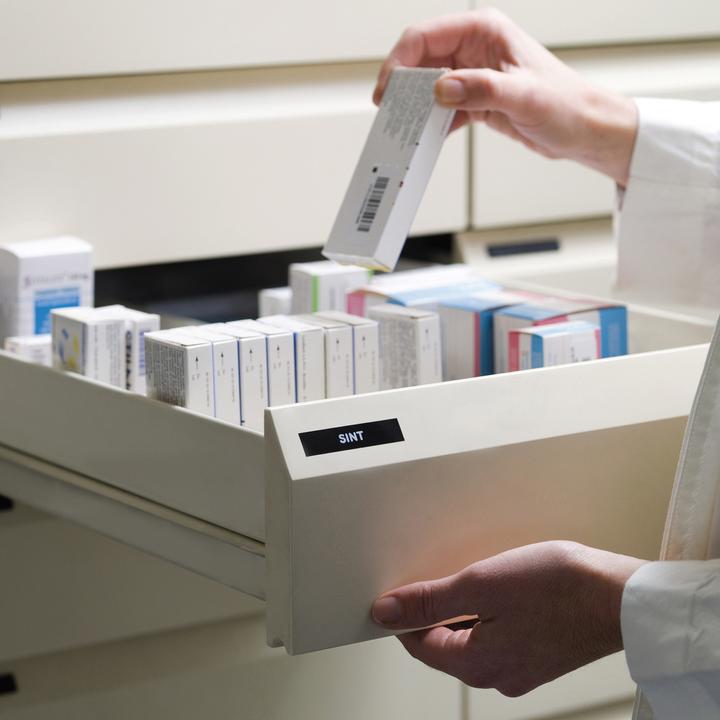 Produktbild Dymo S0720610 Standardband (1.20 cm, Weiss, Schwarz)