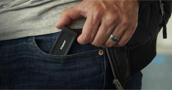 Actual product image Kingston XS1000 (2 TB)