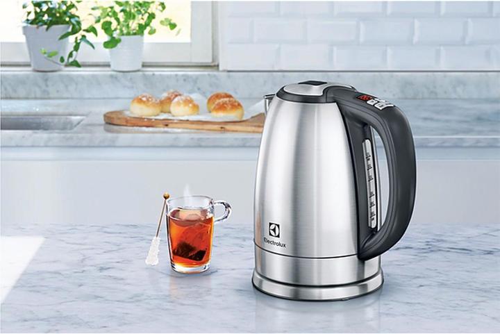Actual product image Electrolux EEWA7700, 2400 W, 1.7 L (Stainless steel) (1.70 l)