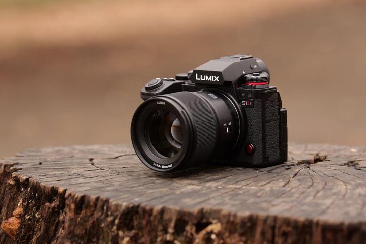 Produktbild Panasonic Lumix S1IIE (24 - 105 mm, 24.20 Mpx, Vollformat)